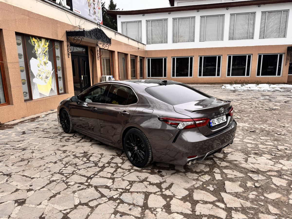 Toyota Camry - фото 5