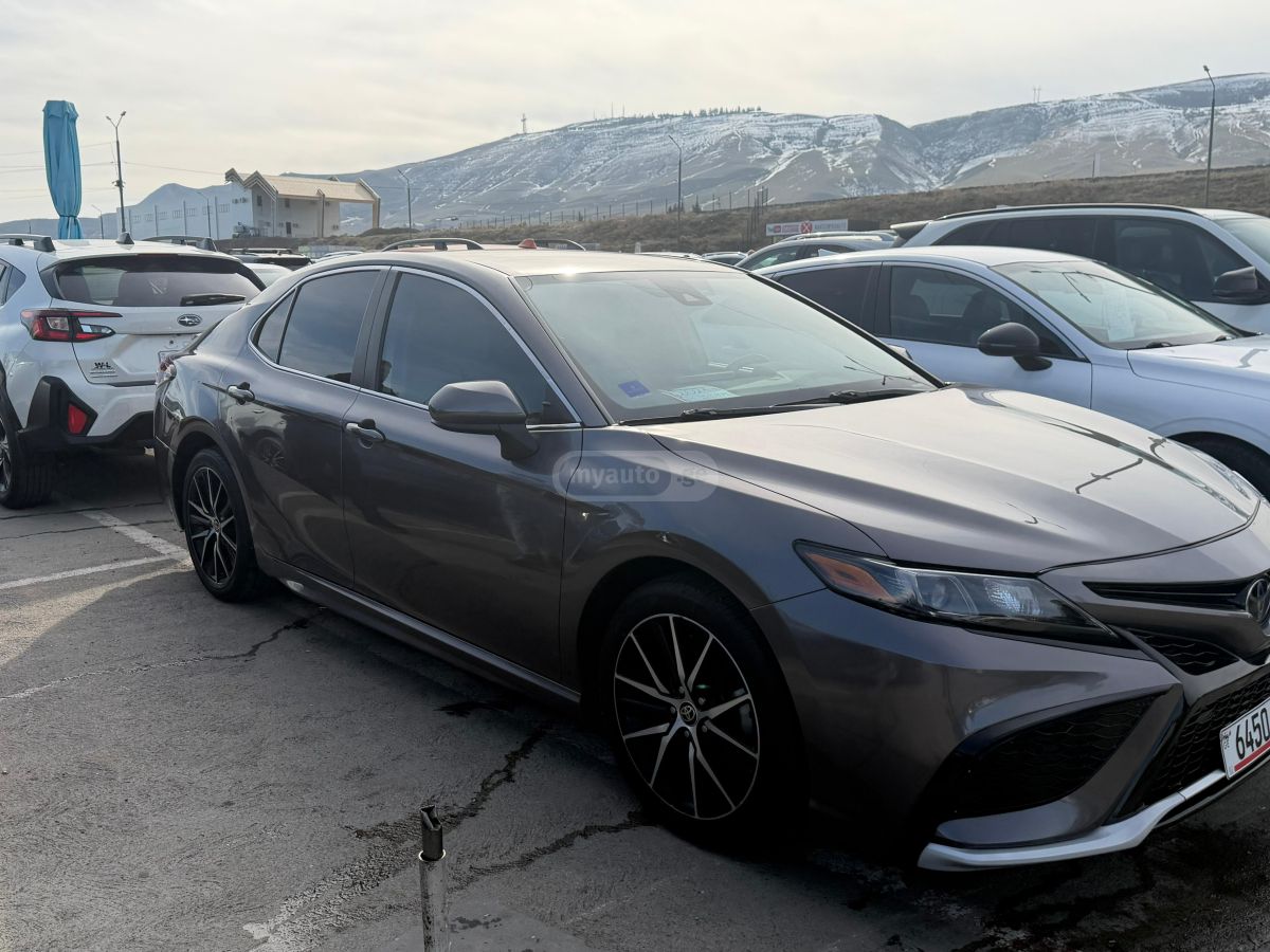 Toyota Camry - фото 1