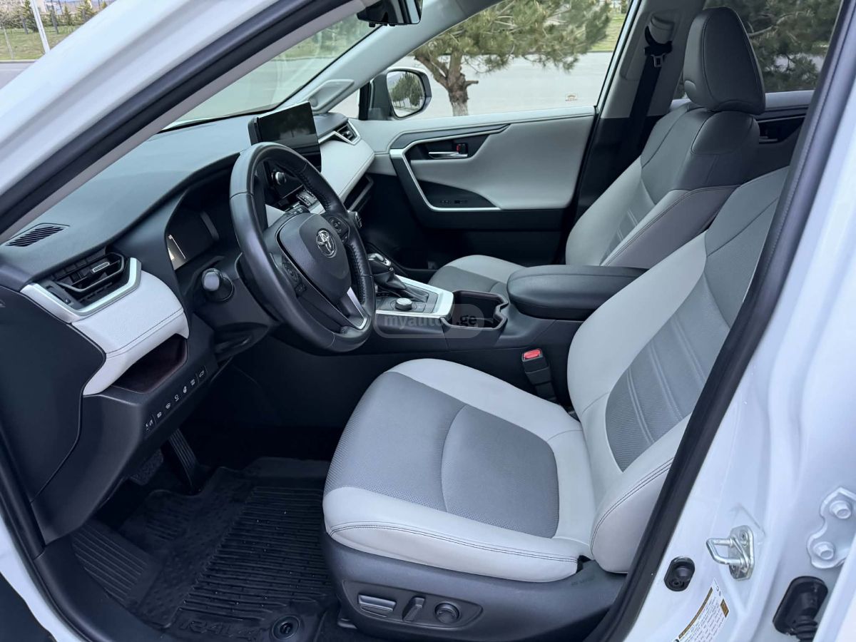 Toyota RAV 4 - фото 12