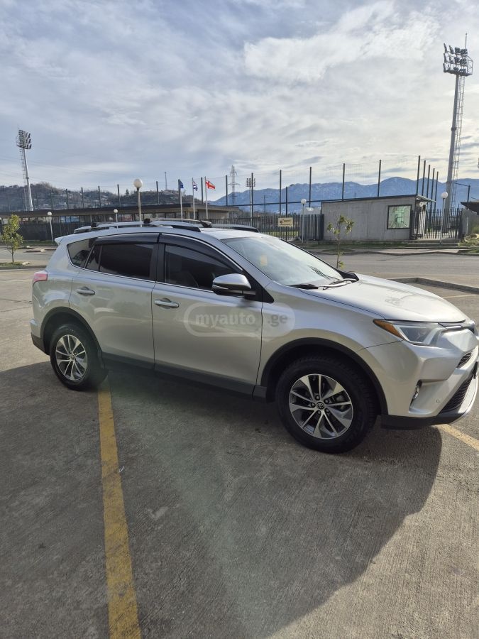 Toyota RAV 4 - фото 4