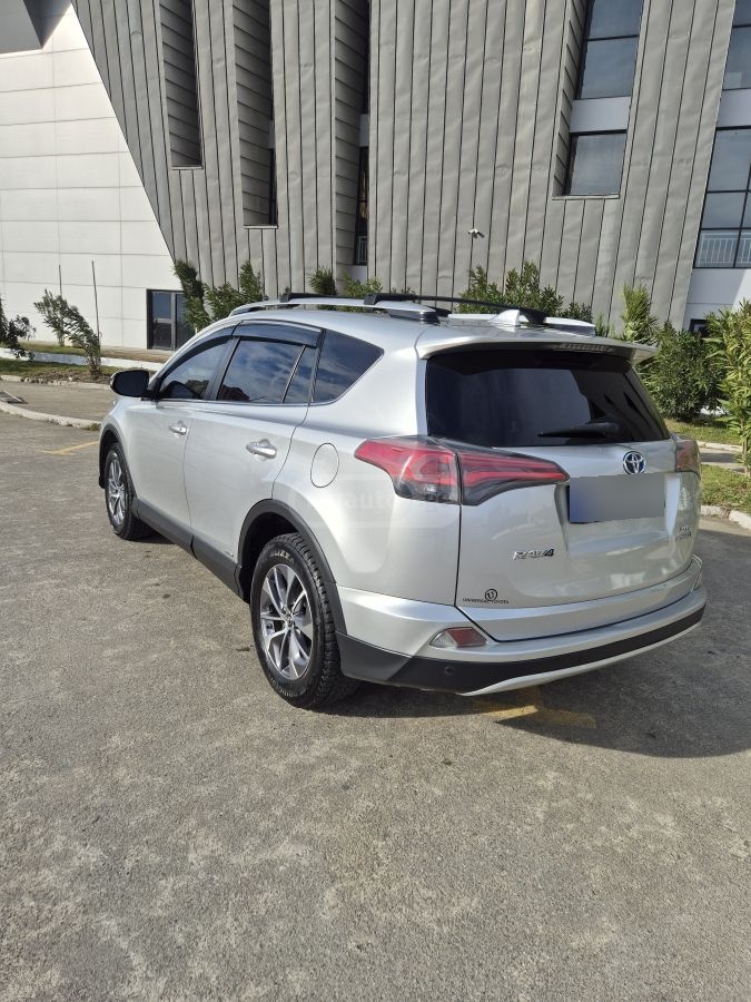 Toyota RAV 4 - фото 6