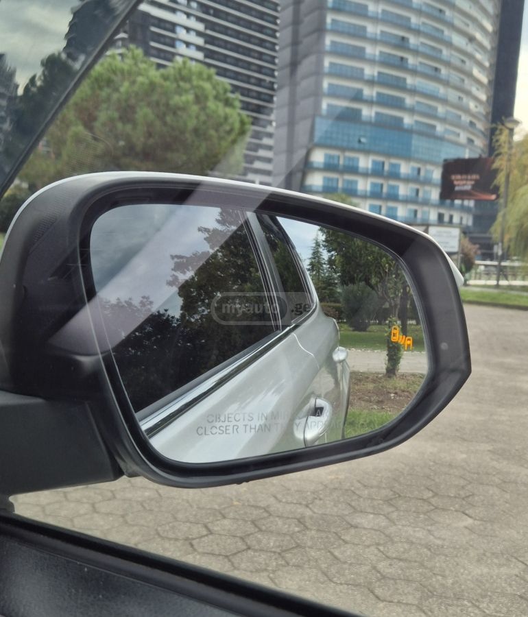 Toyota RAV 4 - фото 8