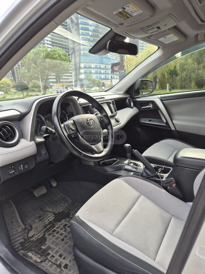 Toyota RAV 4 - фото 9