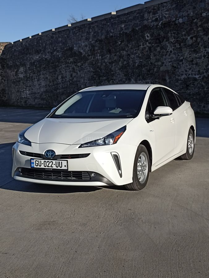 Toyota Prius - фото 1