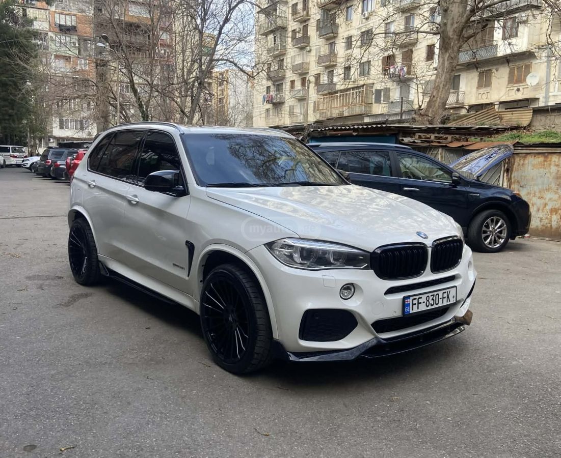 BMW X5 - фото 1