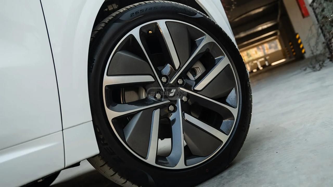 Lixiang L6 - фото 3