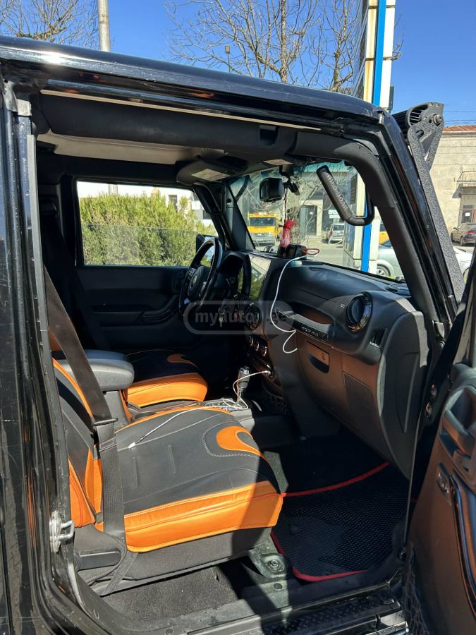Jeep Wrangler - фото 8