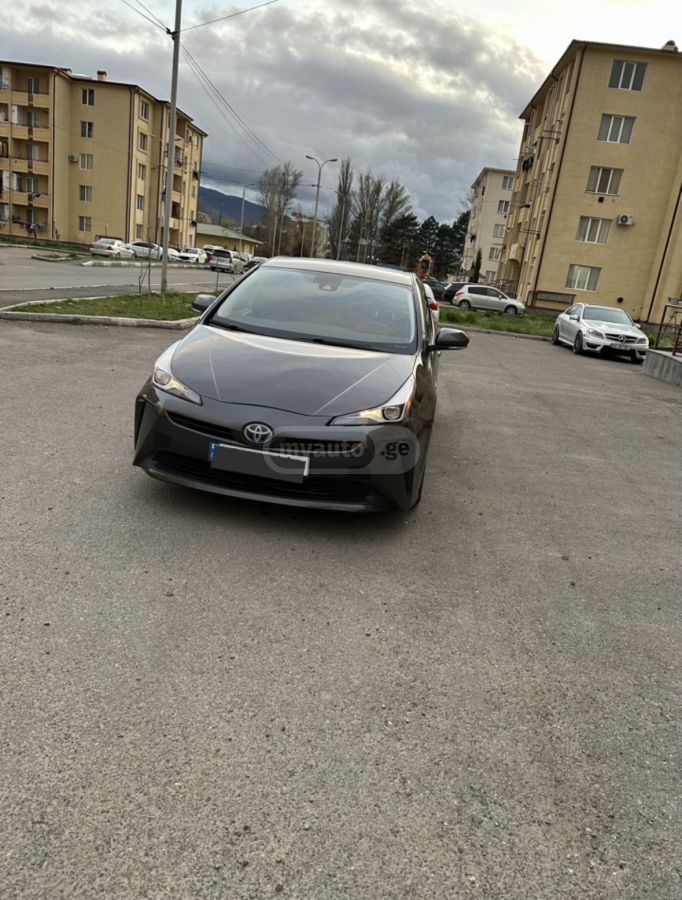 Toyota Prius - фото 1