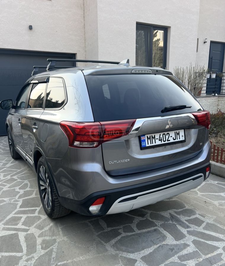 Mitsubishi Outlander - фото 3