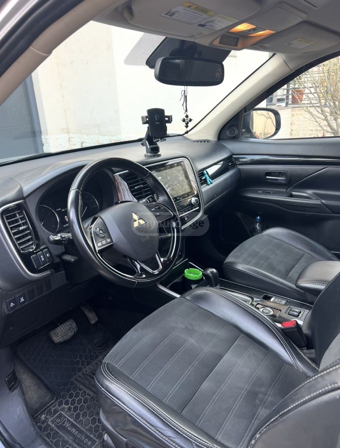 Mitsubishi Outlander - фото 5