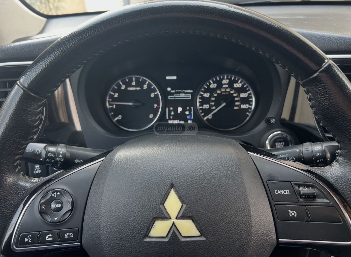 Mitsubishi Outlander - фото 8