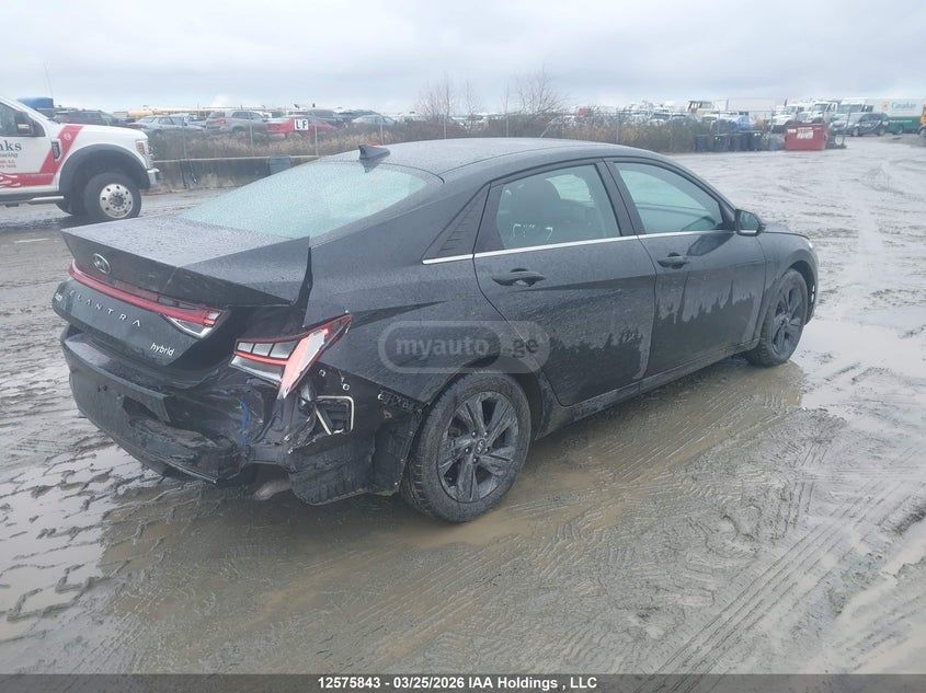 Hyundai Elantra - фото 3