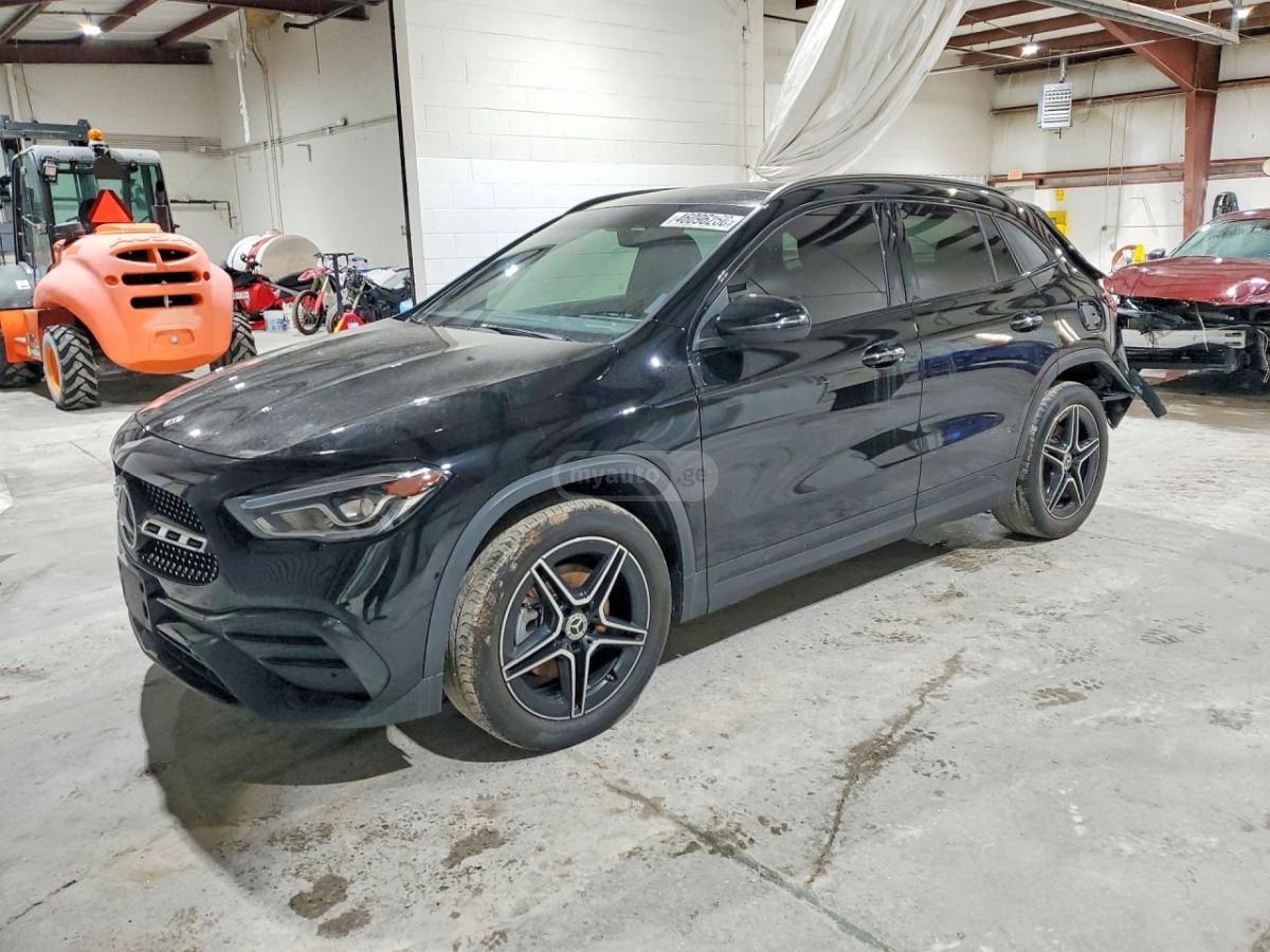 Mercedes-Benz GLA 250 - фото 1