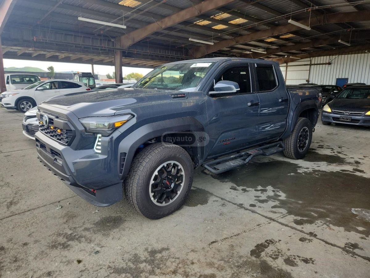 Toyota Tacoma - фото 1