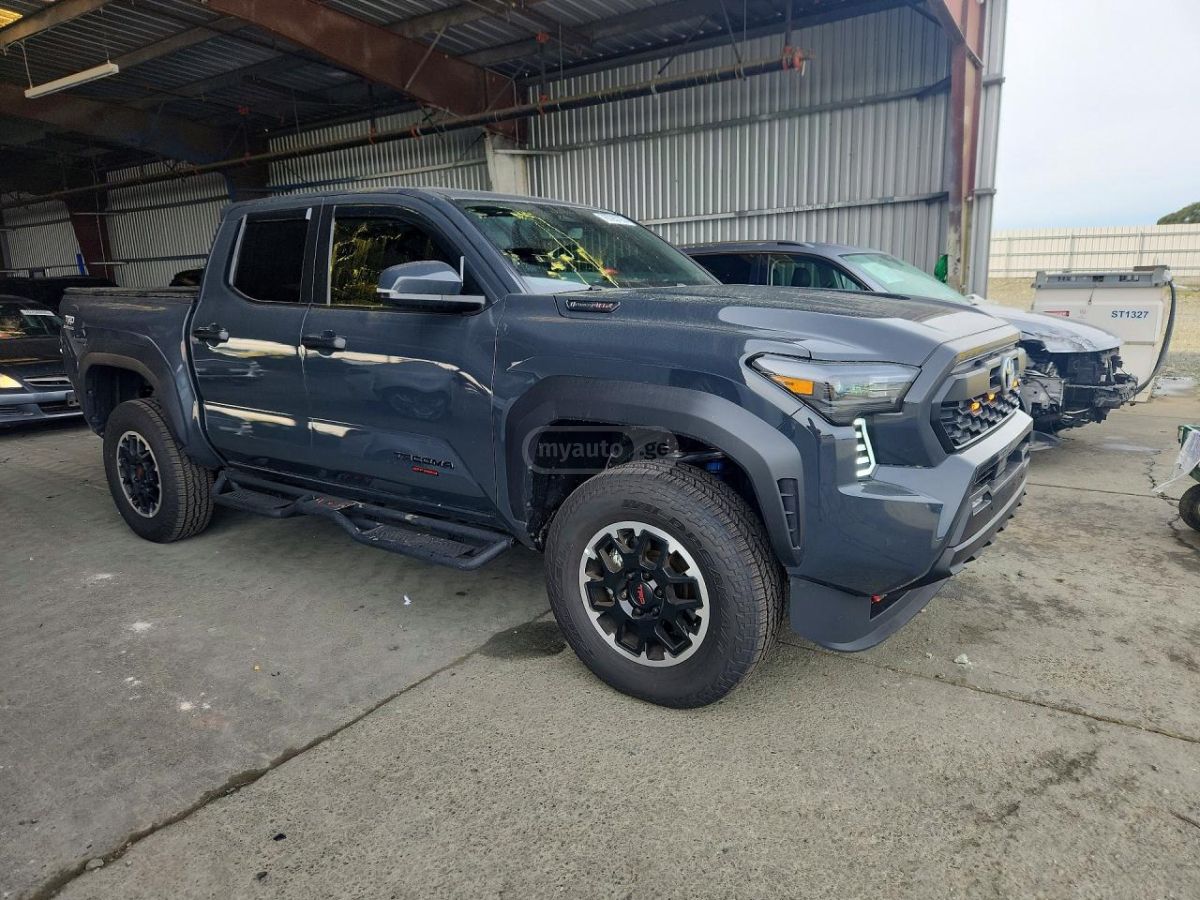 Toyota Tacoma - фото 2