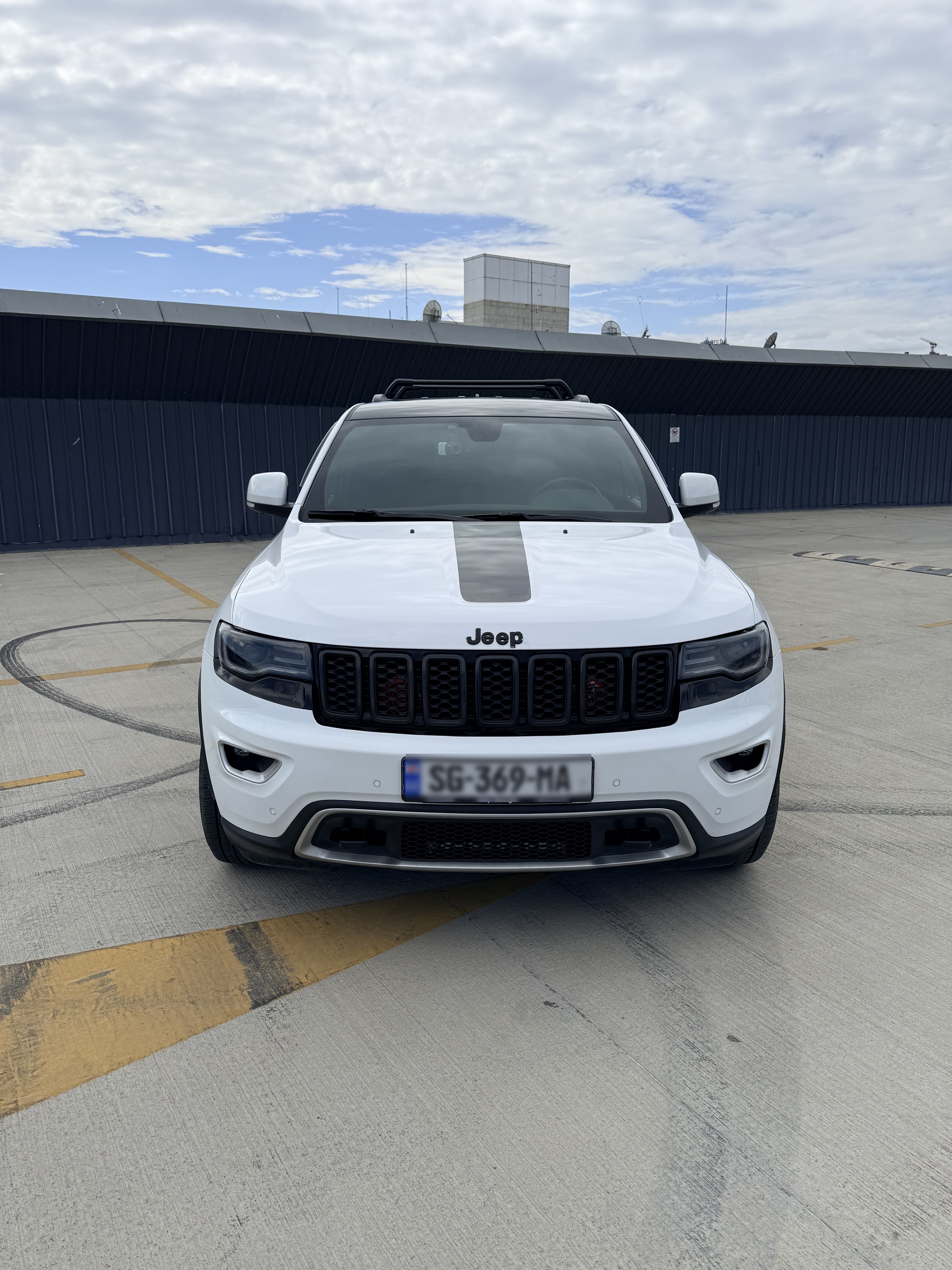 Jeep Grand Cherokee - фото 1
