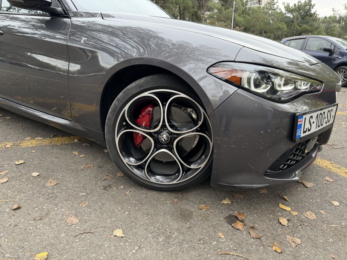 Alfa Romeo Ti Sport — миниатюра 10