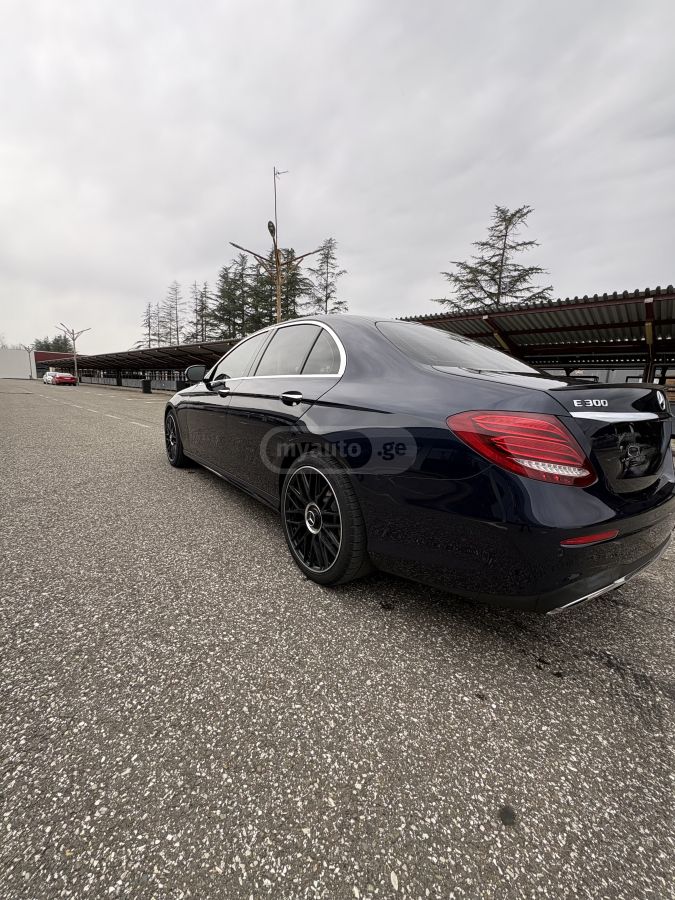 Mercedes-Benz E 300 - фото 2