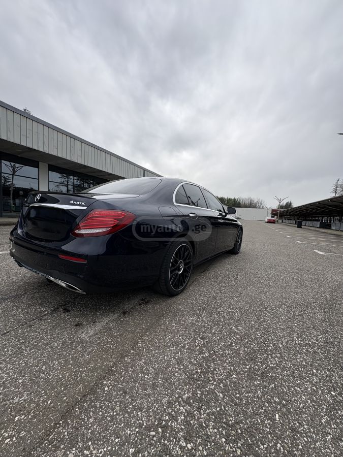 Mercedes-Benz E 300 - фото 3