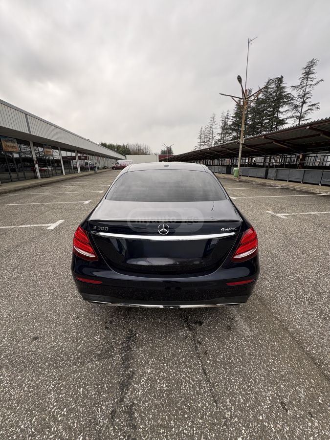 Mercedes-Benz E 300 - фото 4