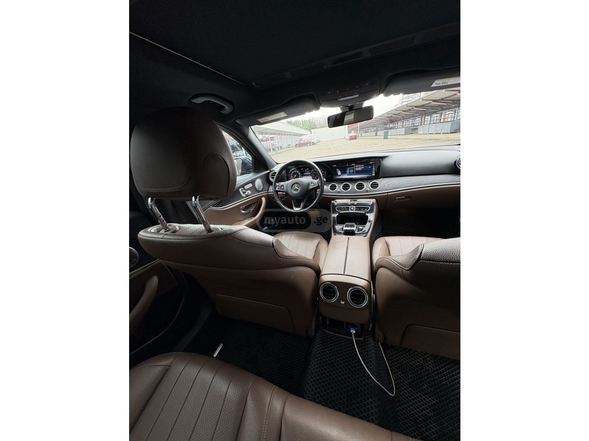 Mercedes-Benz E 300 - фото 7