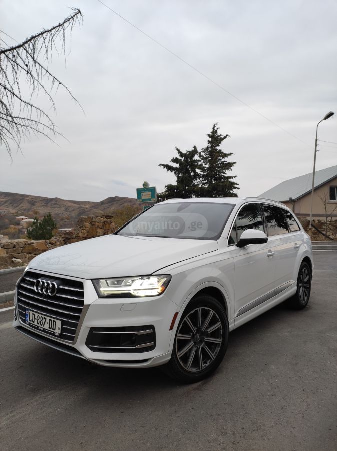 Audi Q7 - фото 1