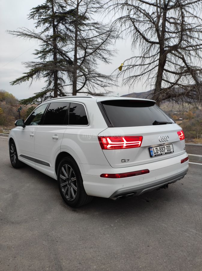 Audi Q7 - фото 2
