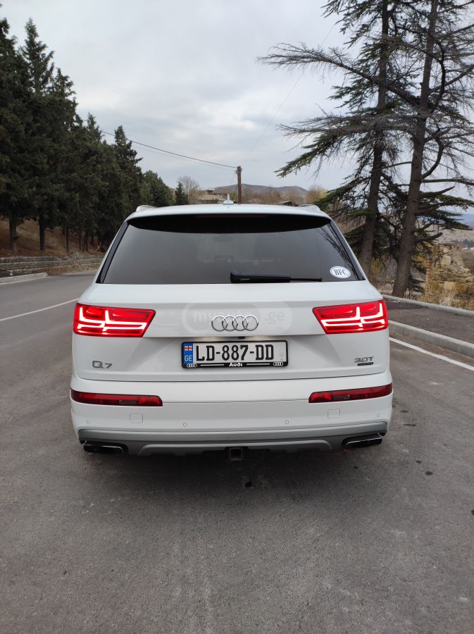 Audi Q7 - фото 3