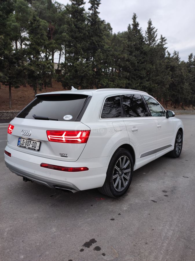 Audi Q7 - фото 4