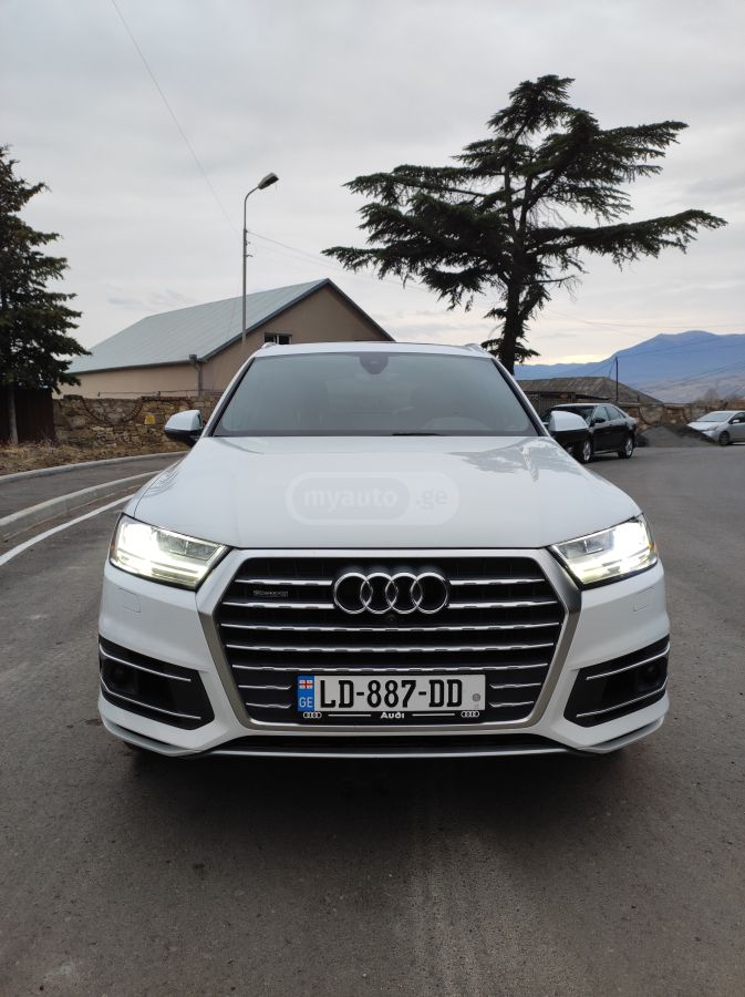 Audi Q7 - фото 6