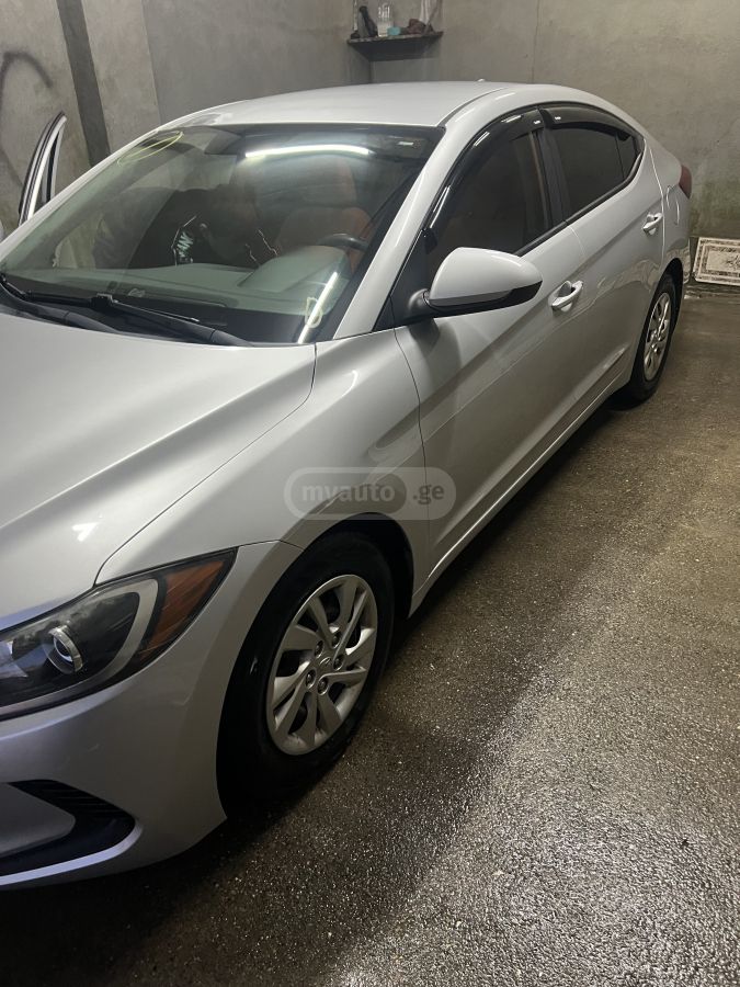 Hyundai Elantra - фото 2