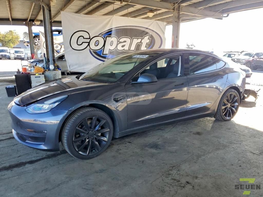 Tesla Model 3 - фото 1