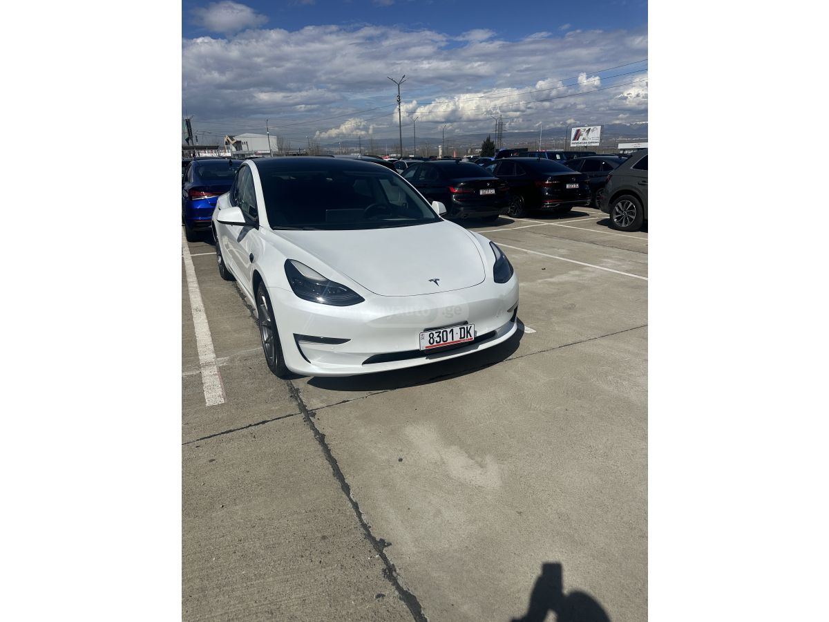 Tesla Model 3 - фото 1