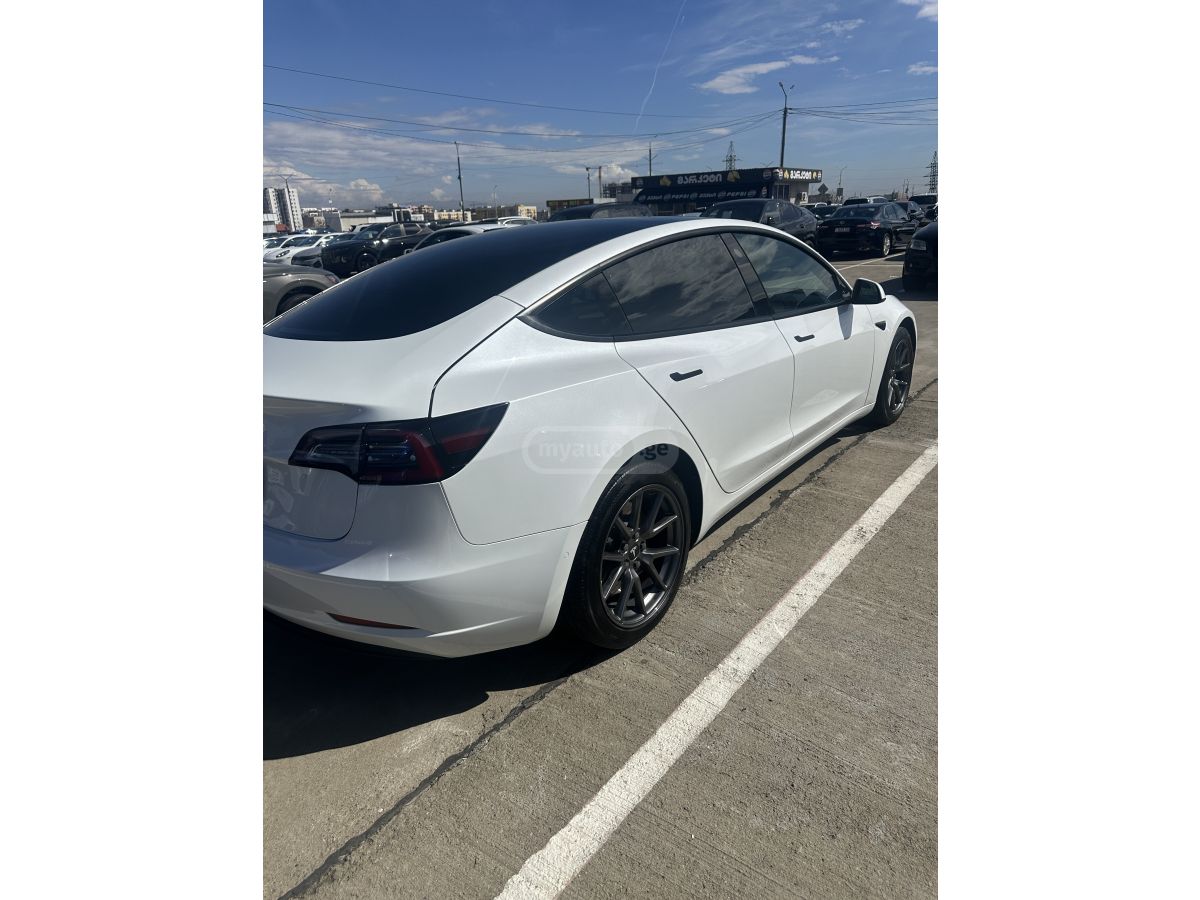 Tesla Model 3 - фото 3