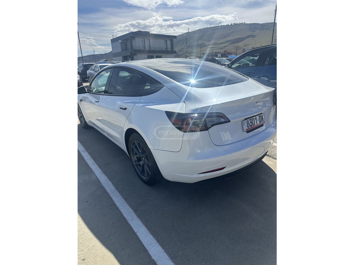 Tesla Model 3 - фото 4