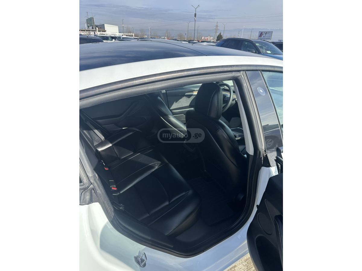 Tesla Model 3 - фото 8