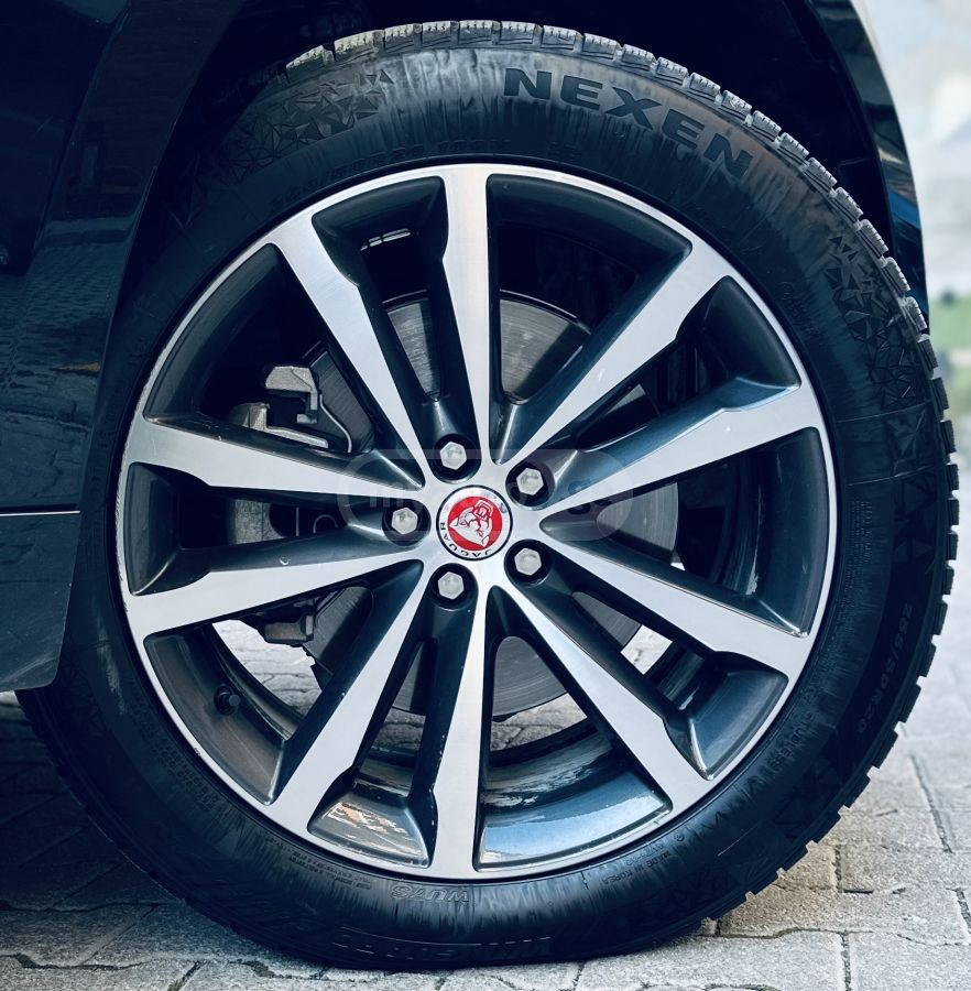 Jaguar F-Pace - фото 13