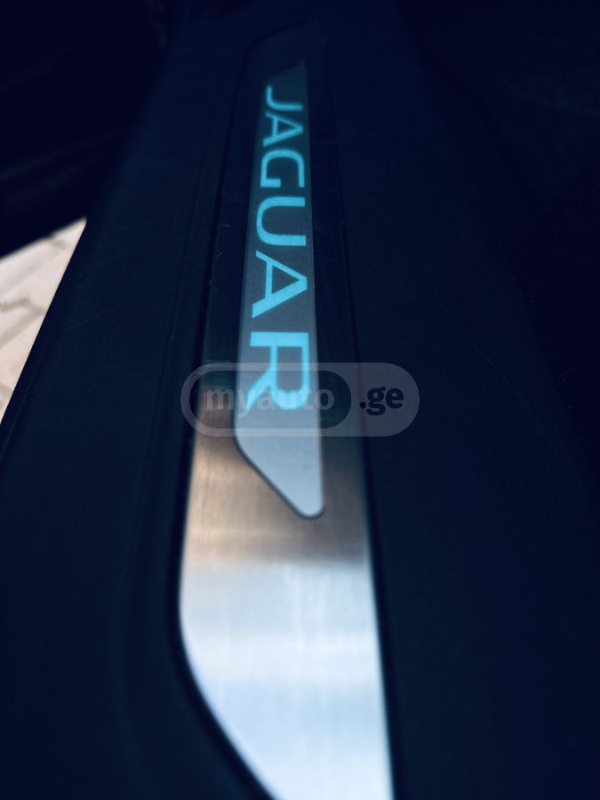 Jaguar F-Pace - фото 15