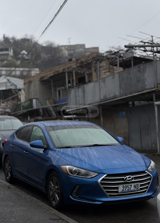 Hyundai Elantra - фото 1