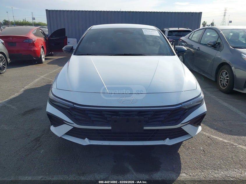 Hyundai Elantra 2025 — миниатюра 12