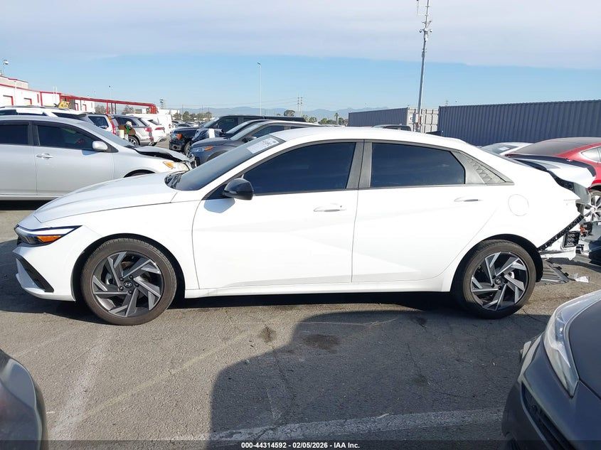 Hyundai Elantra 2025 — миниатюра 14