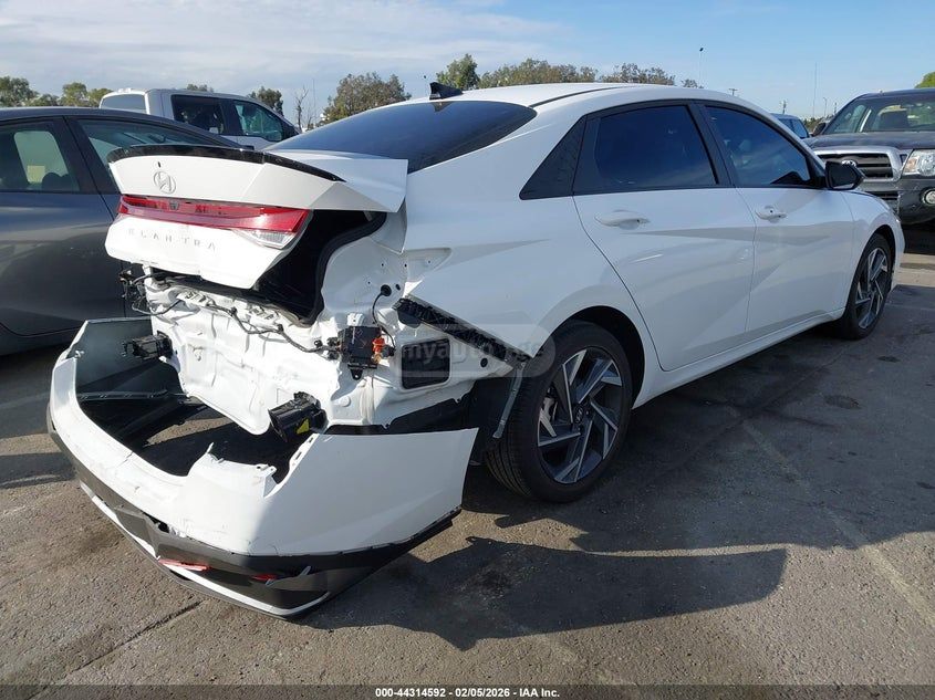 Hyundai Elantra 2025 — миниатюра 4