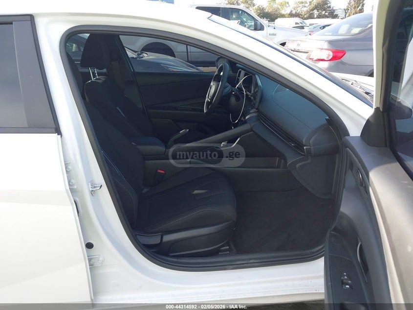 Hyundai Elantra 2025 — миниатюра 5