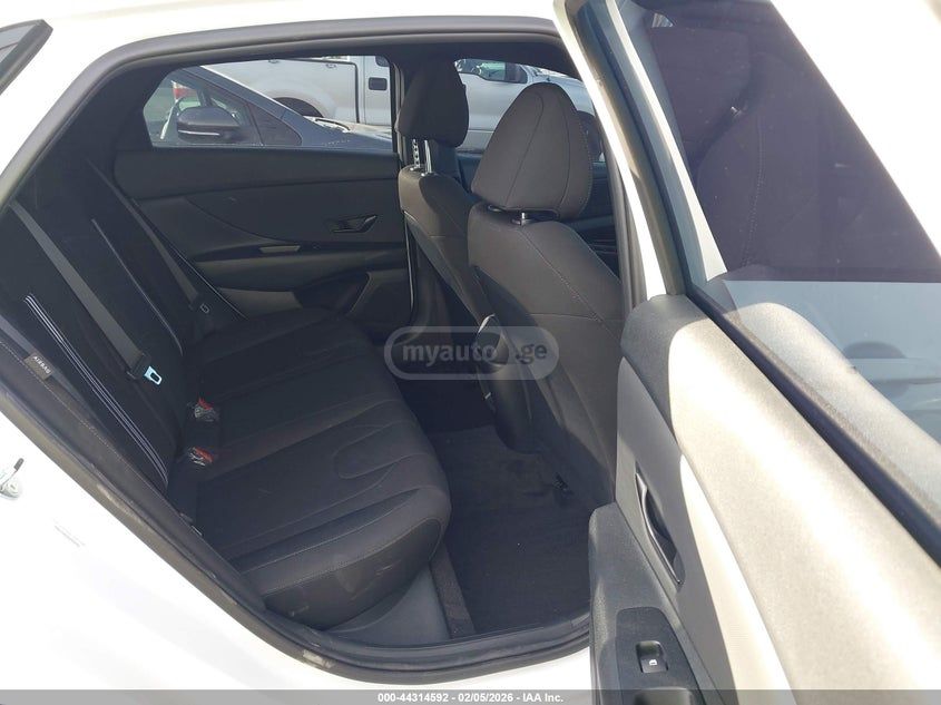 Hyundai Elantra 2025 — миниатюра 8