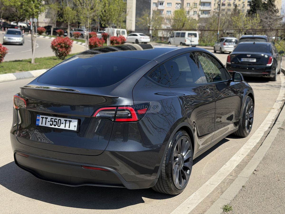 Tesla Model Y 2024 — фото 4 купить в Москве