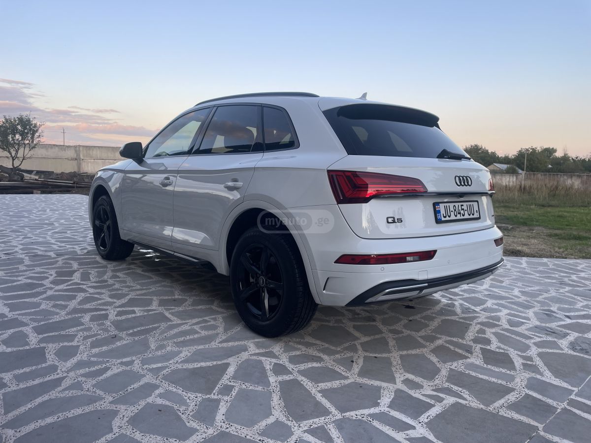Audi Q5 - фото 8