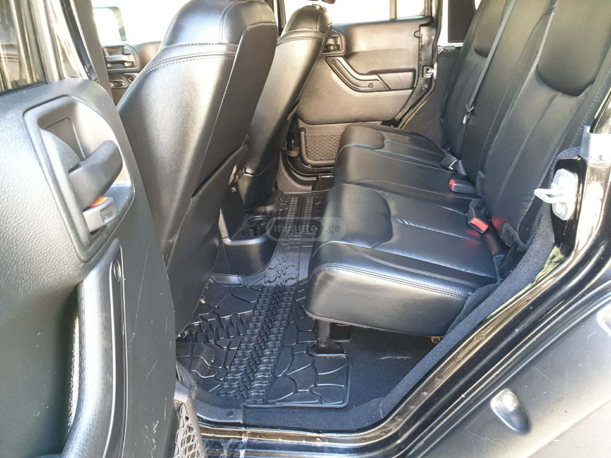 Jeep Wrangler - фото 11