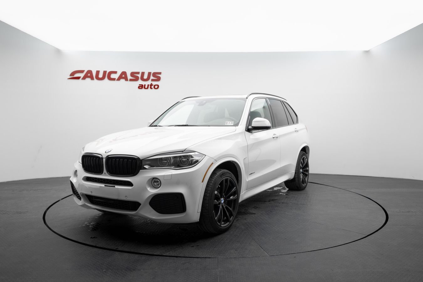 BMW X5 - фото 1
