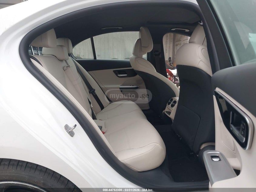 Mercedes-Benz C 300 2024 — миниатюра 8