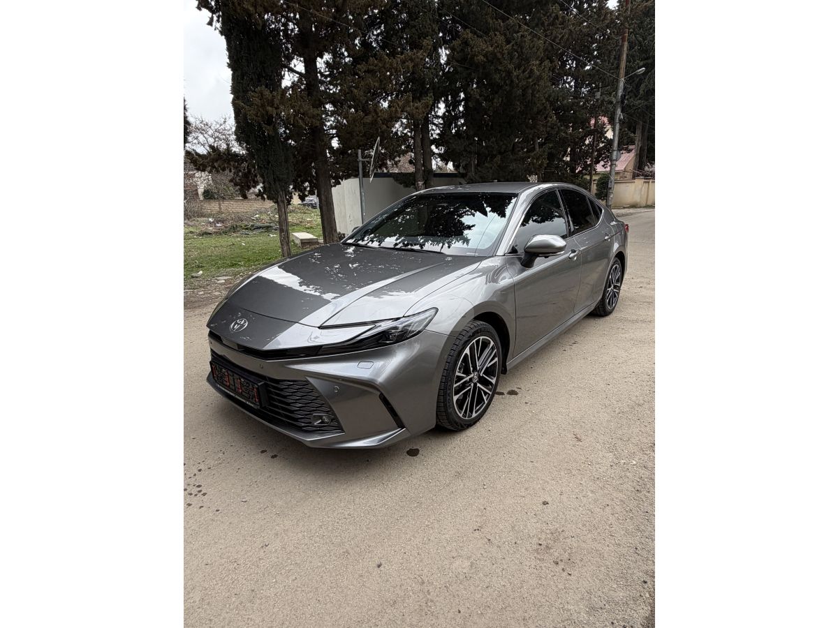 Toyota Camry - фото 1